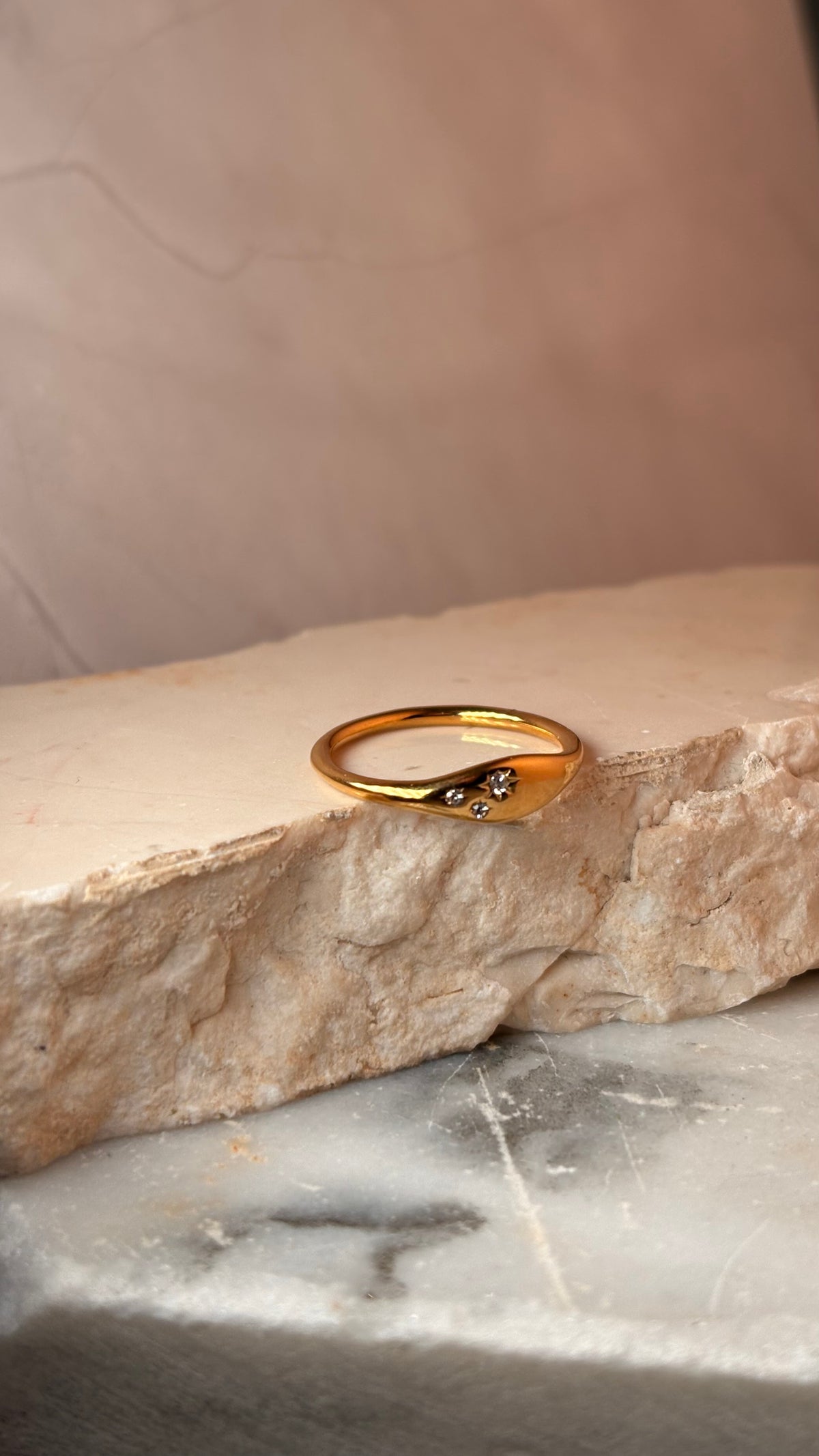 Anillo tres brillitos