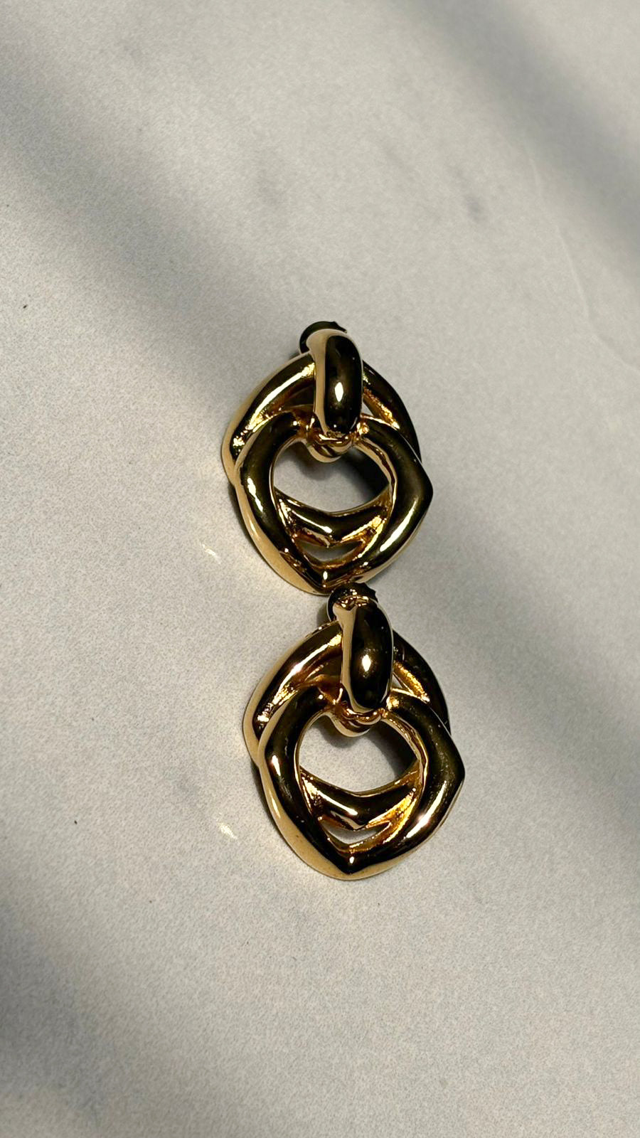 Aretes doble corazon dorado