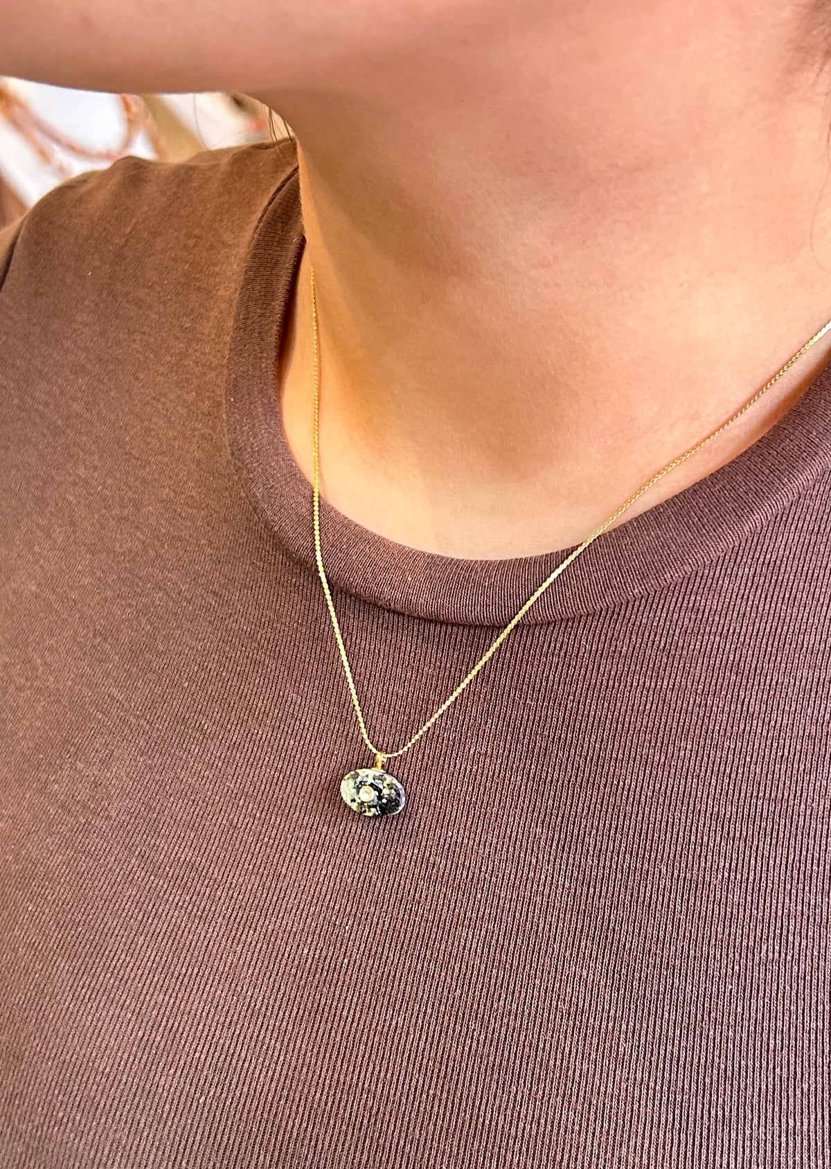 Collar piedra mini negro blanco blim