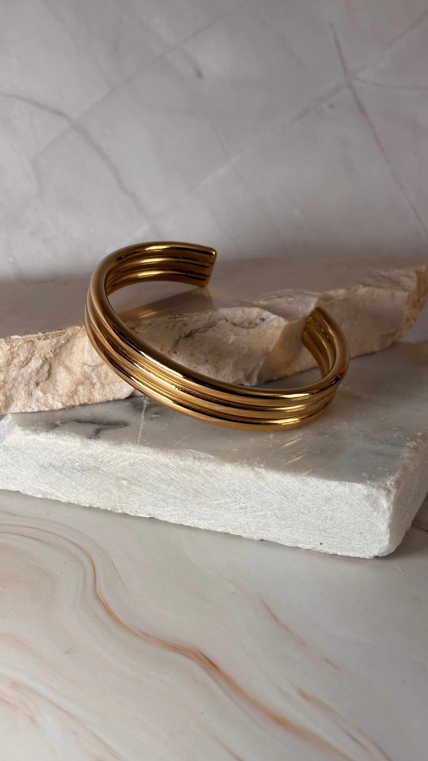 Brazalete básico dorado ajustable