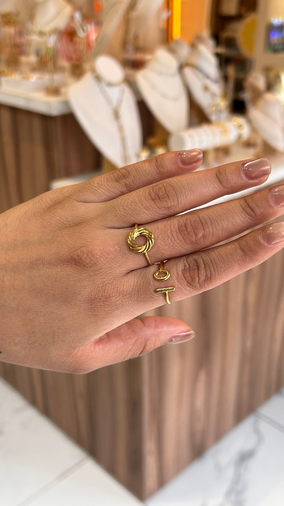 Anillo remolino dorado