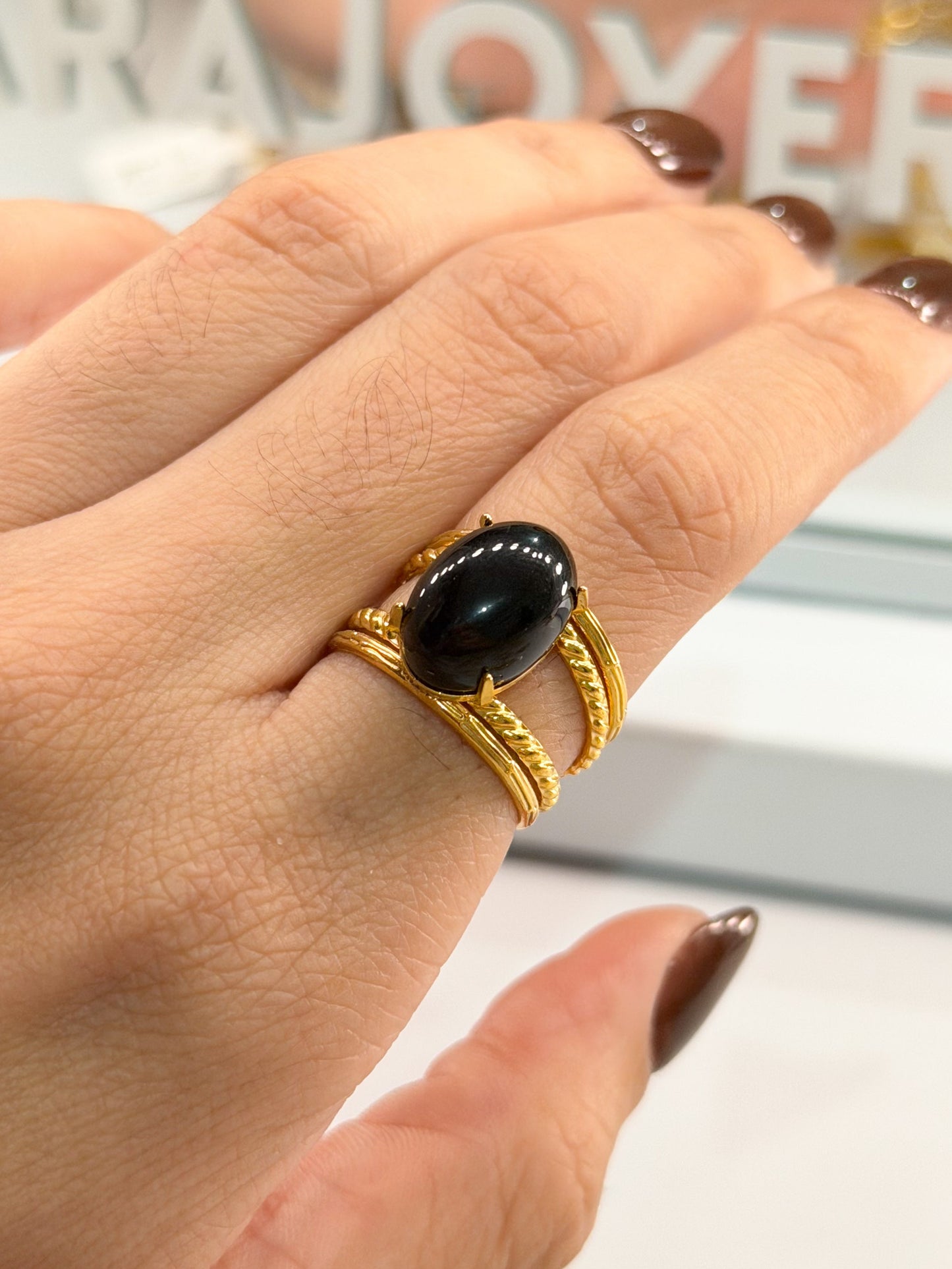anillo piedra negra