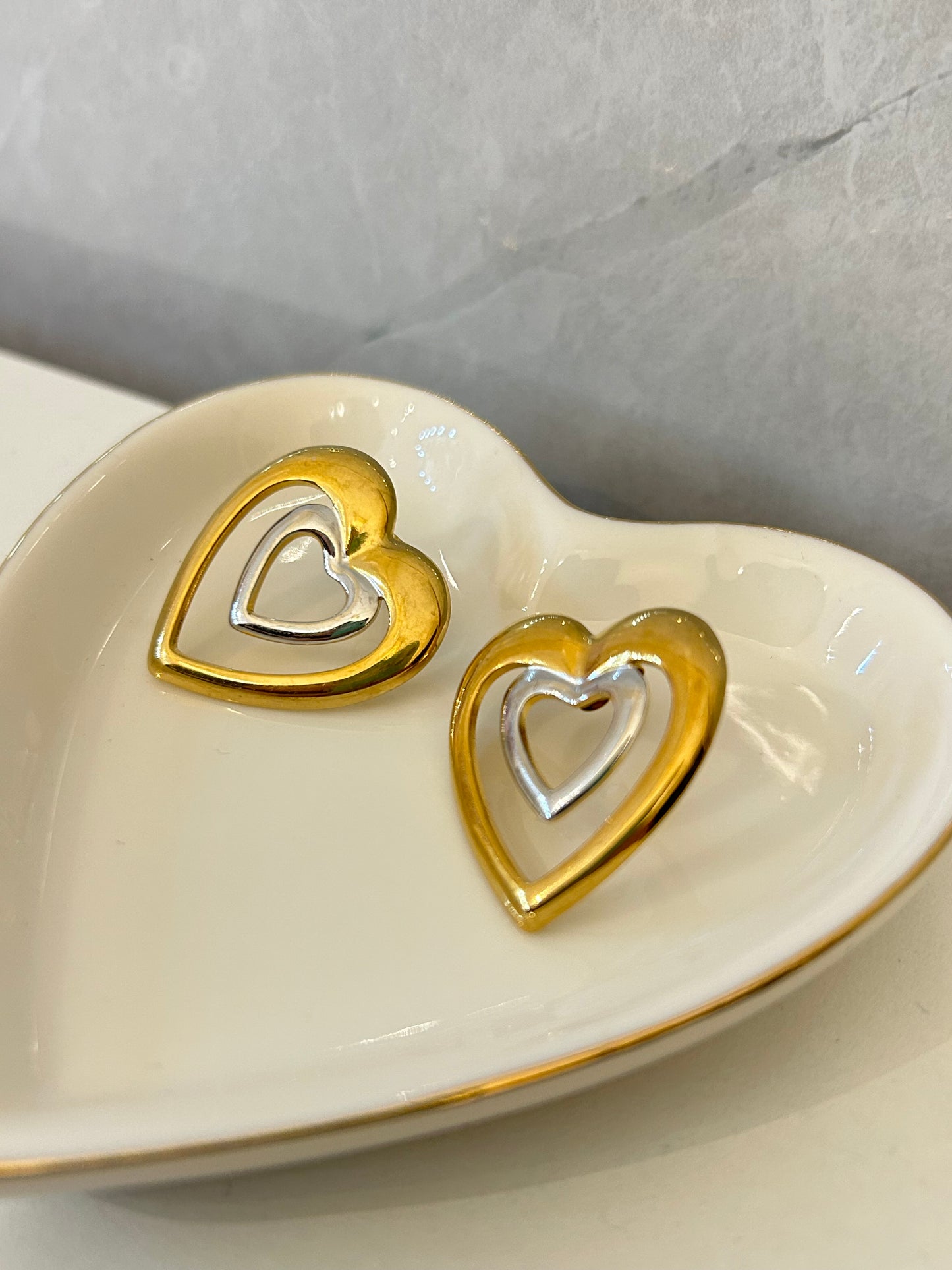 Aretes corazon bicolor