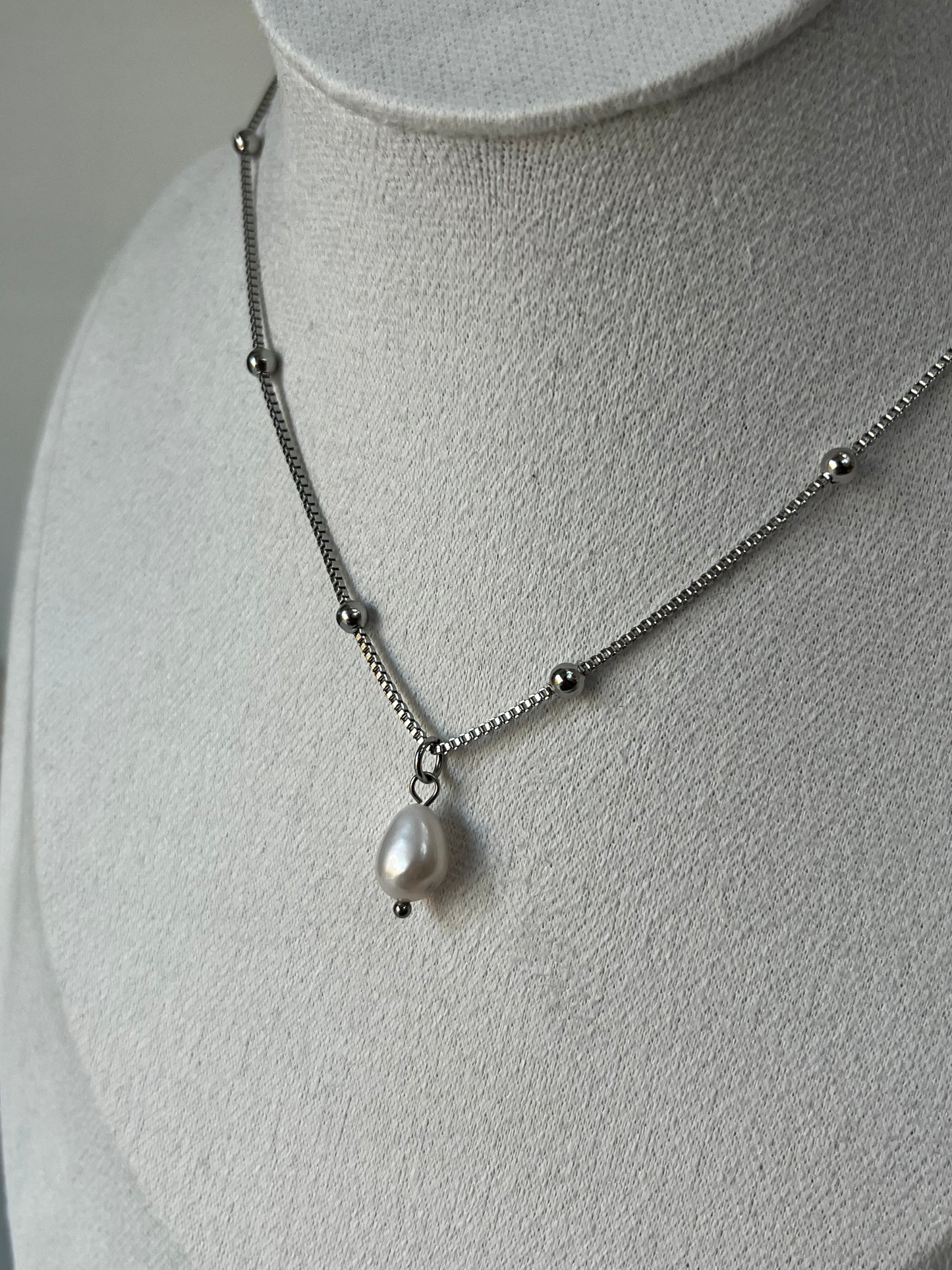 Collar perla rio plata