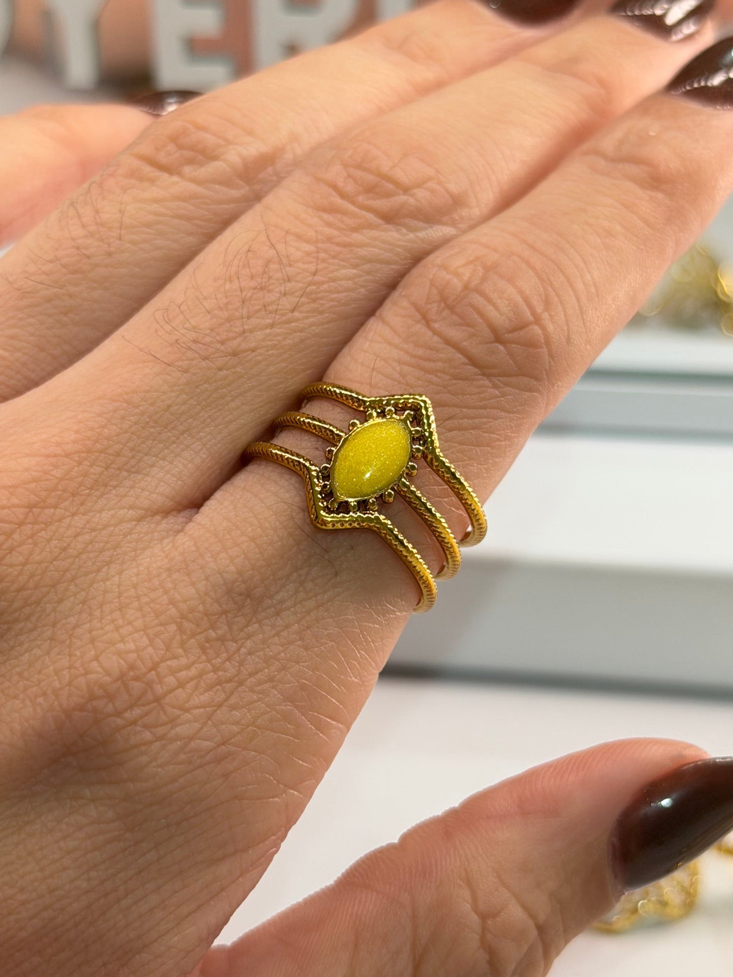 anillo triple dorado piedra amarilla