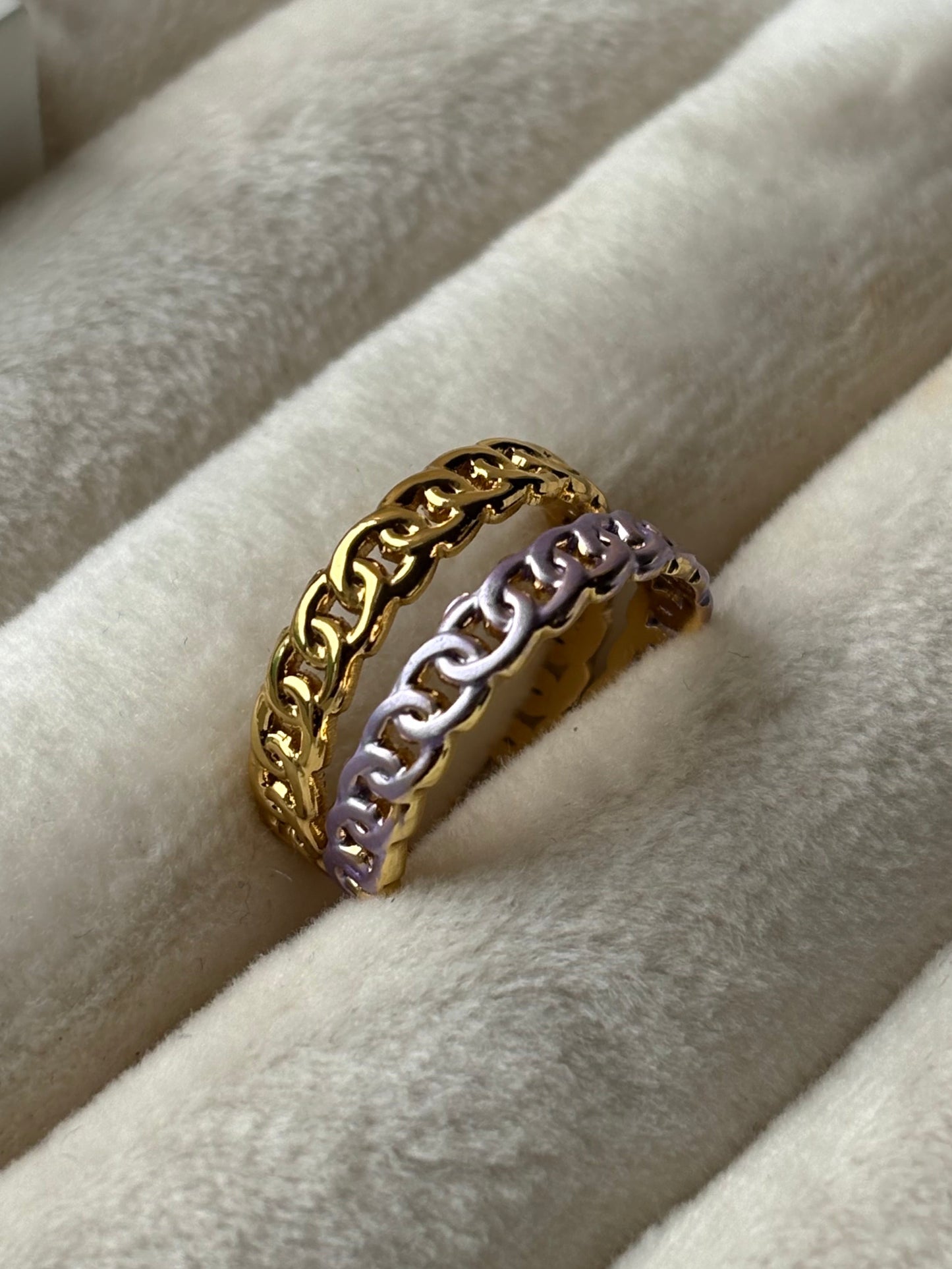Anillo doble cadena dorado morado
