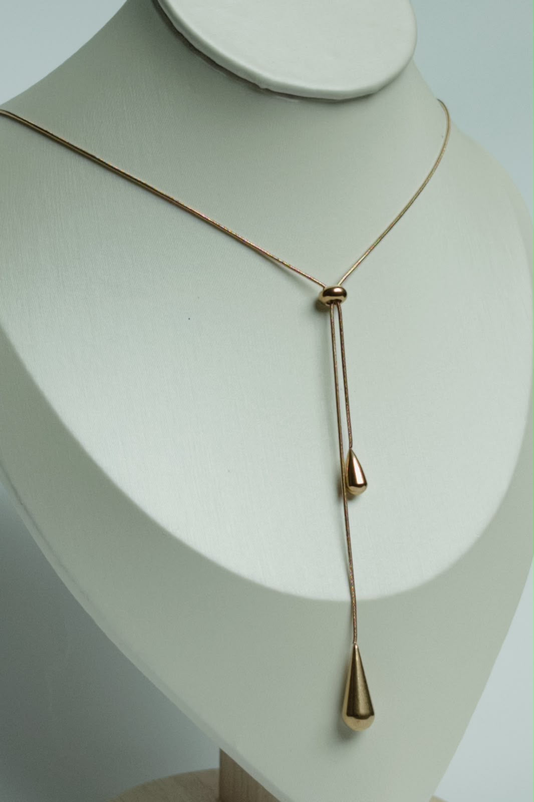 Collar corbatero ajustable gota