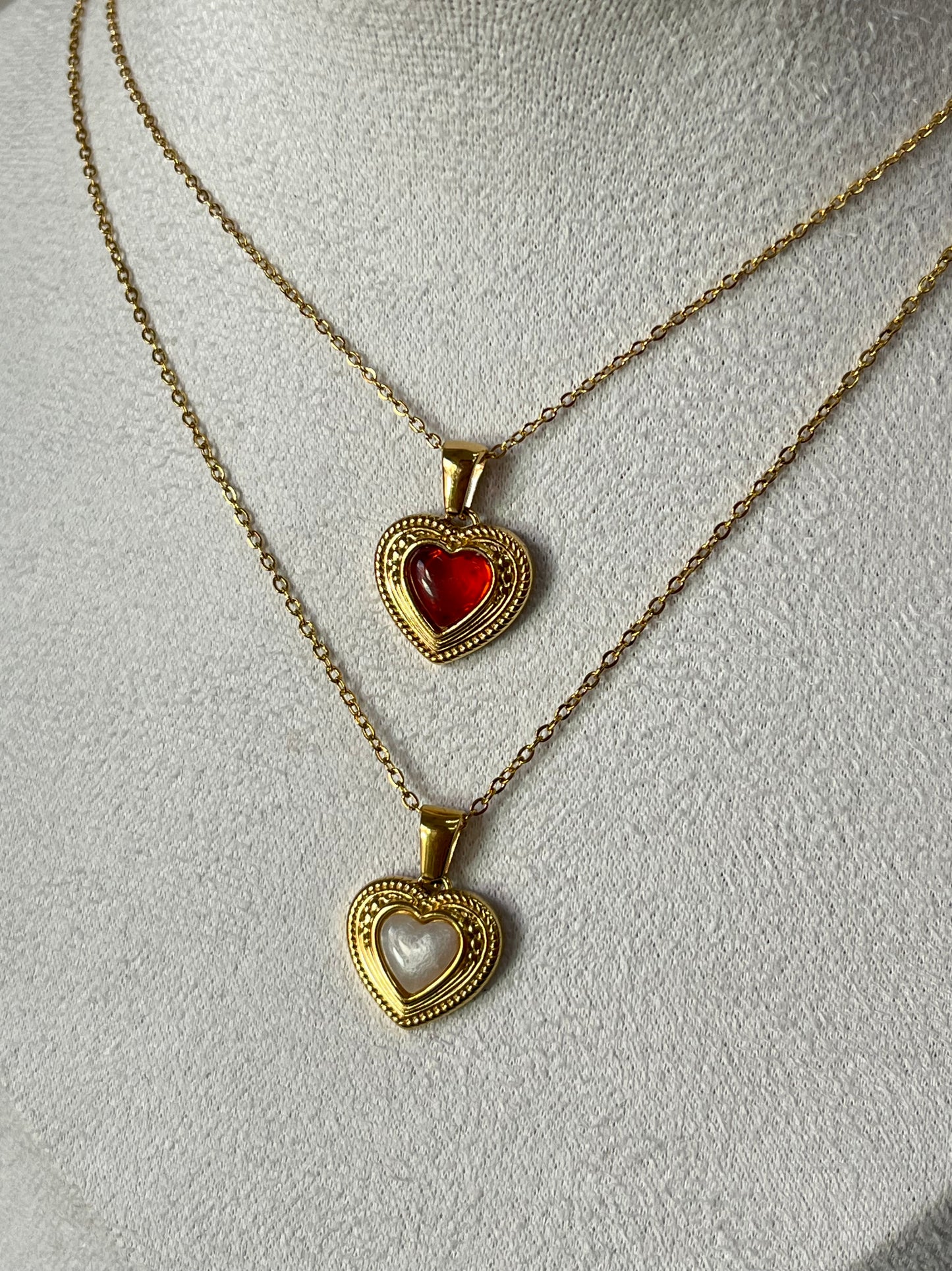 Collar corazon blanco