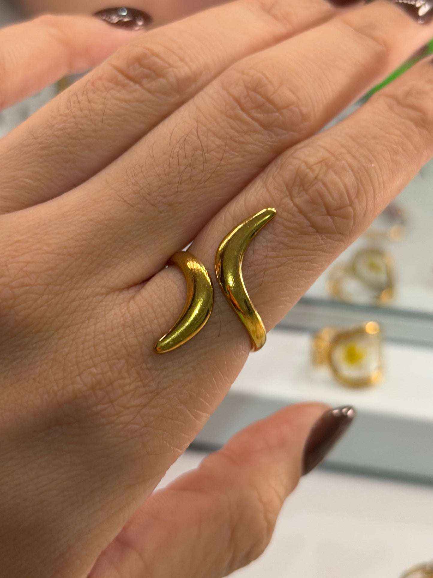 anillo dorado serpiente