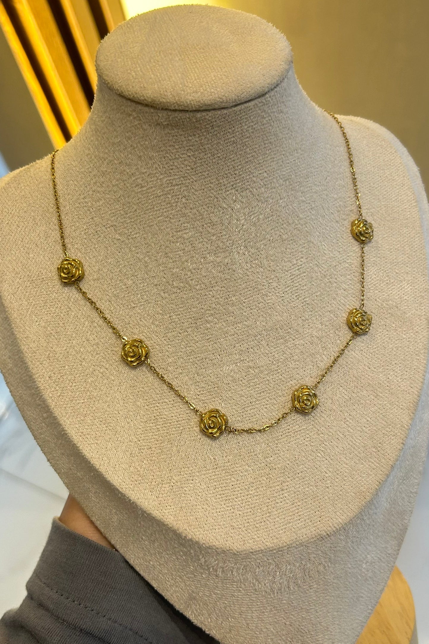 Collar Rosas