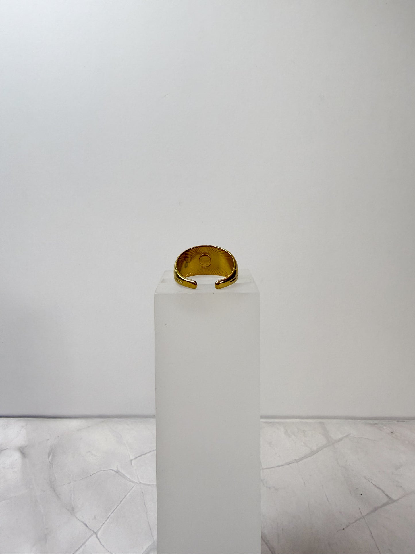 Anillo piedra blanca