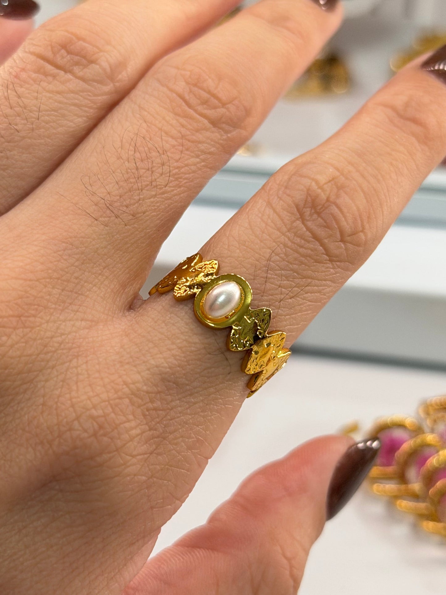 anillo ovalo perla dorado