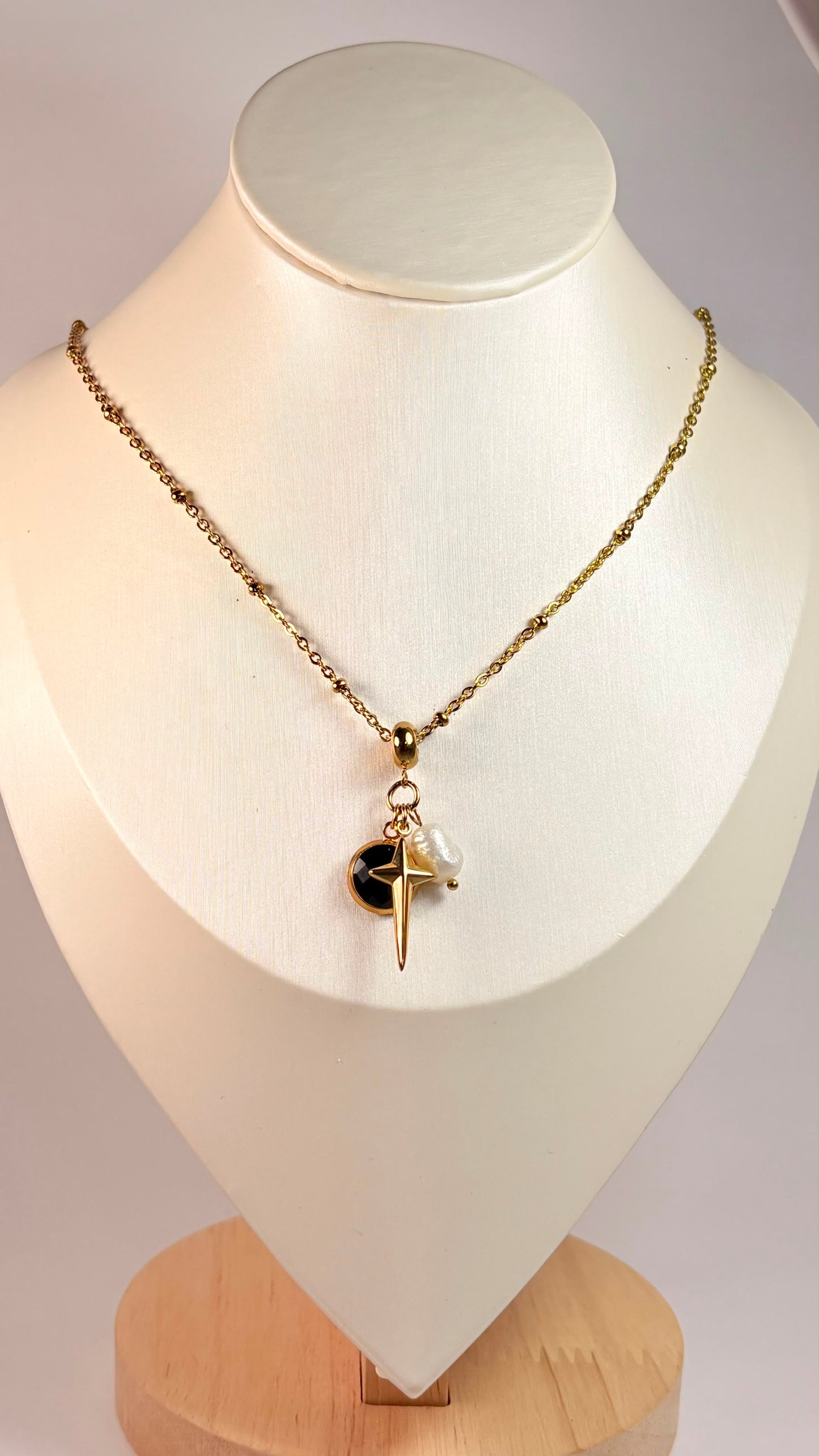 Collar destello charm dorado