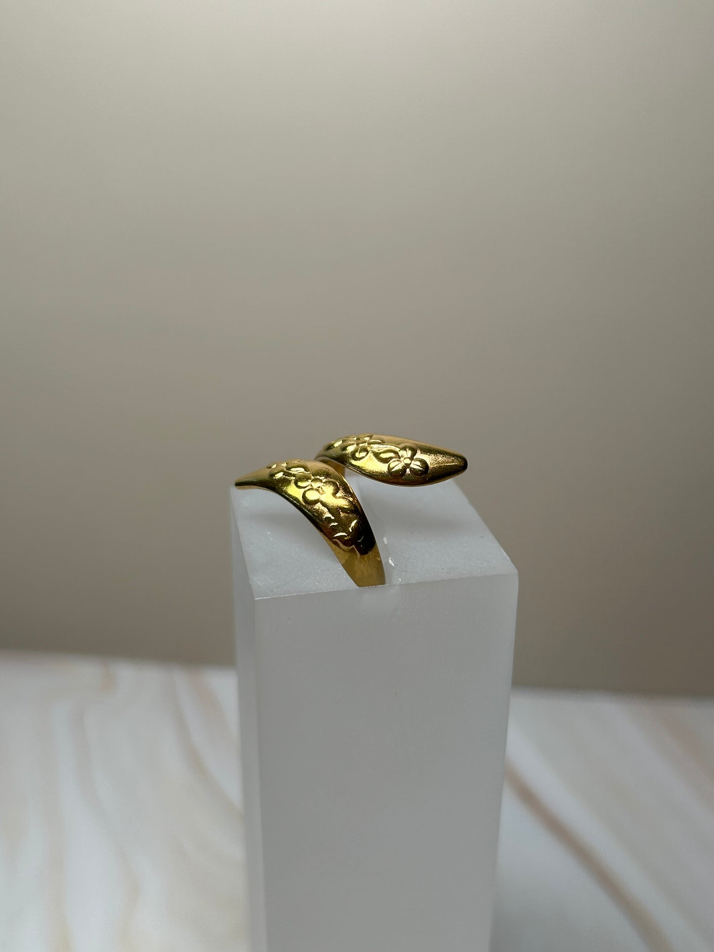Anillo serpiente flores