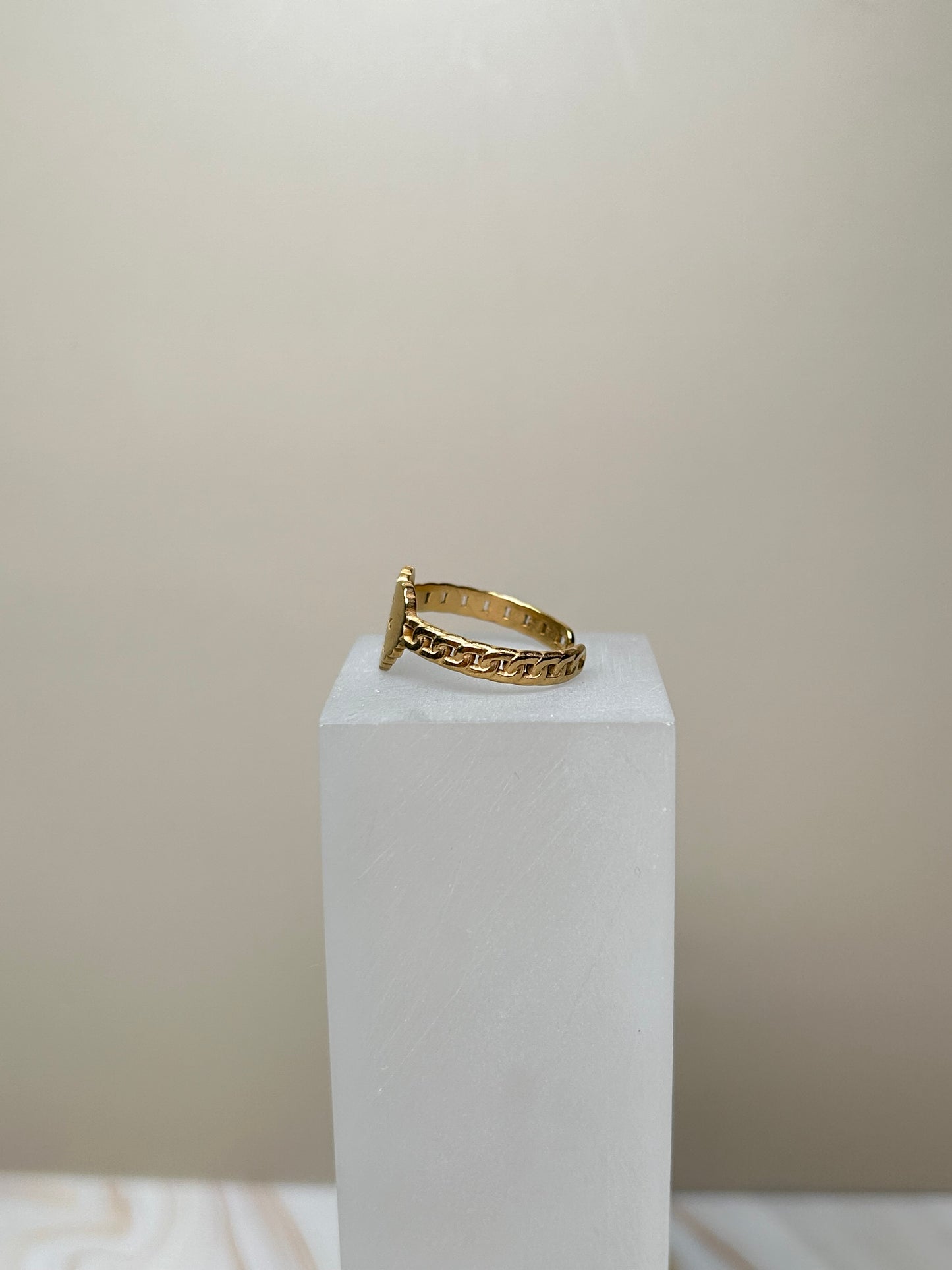 Anillo corazón entrelazado