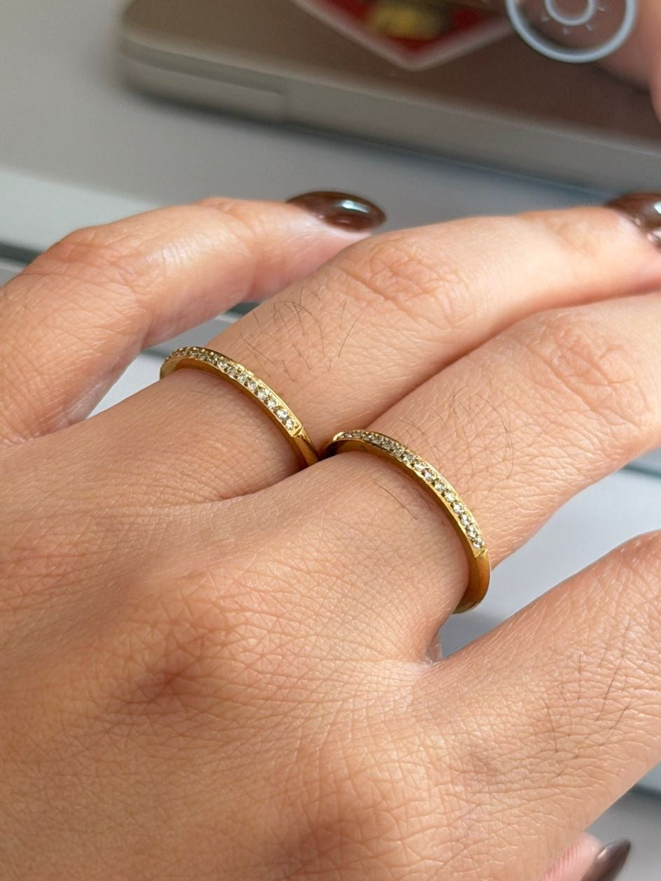 Anillo con brillito mitad