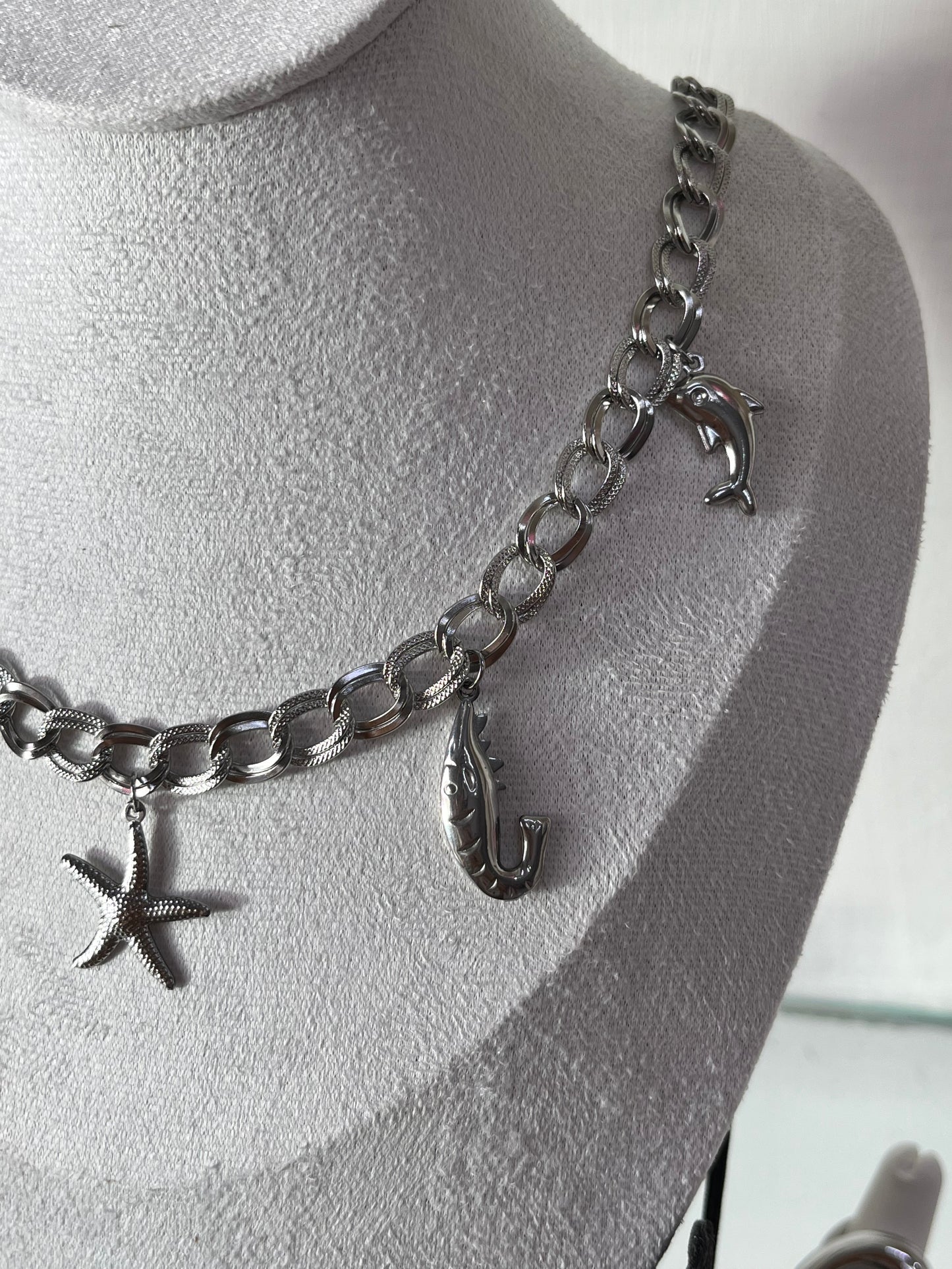 Collar beach & charms