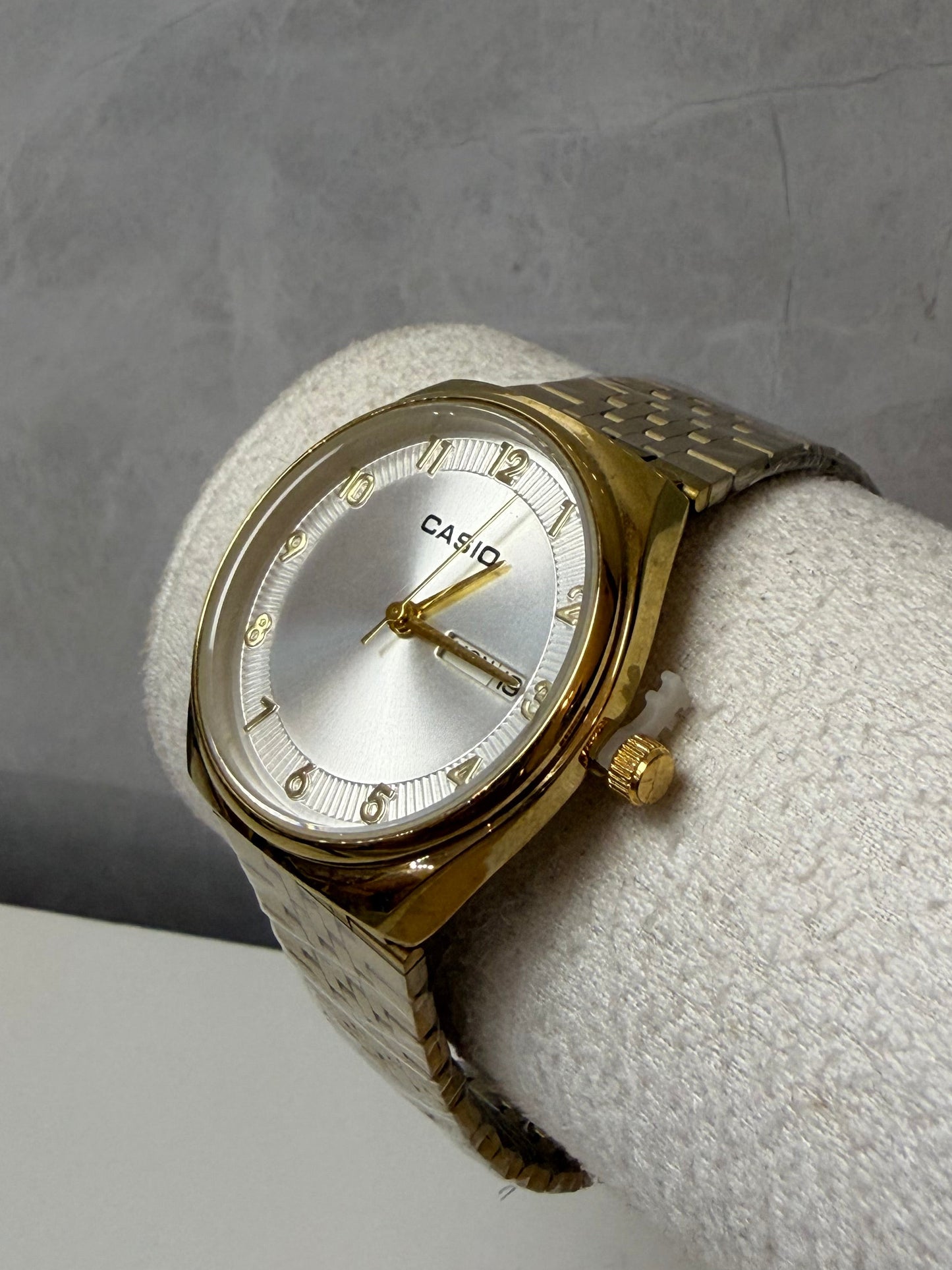 Reloj casio dorado blanco