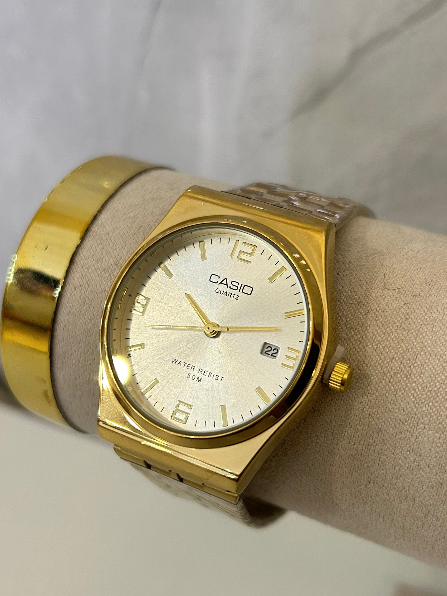 Reloj casio dorado