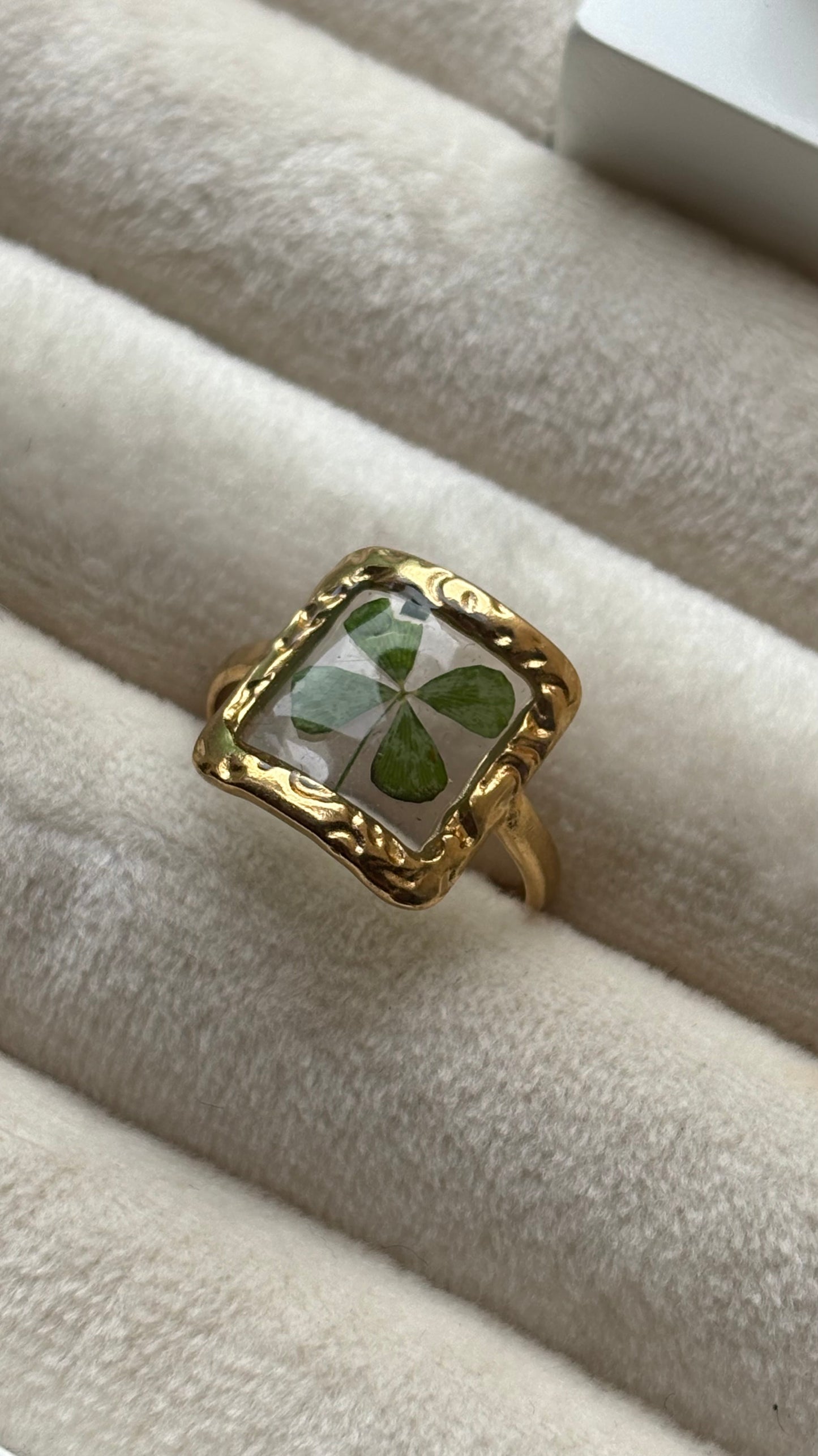 Anillo trebol