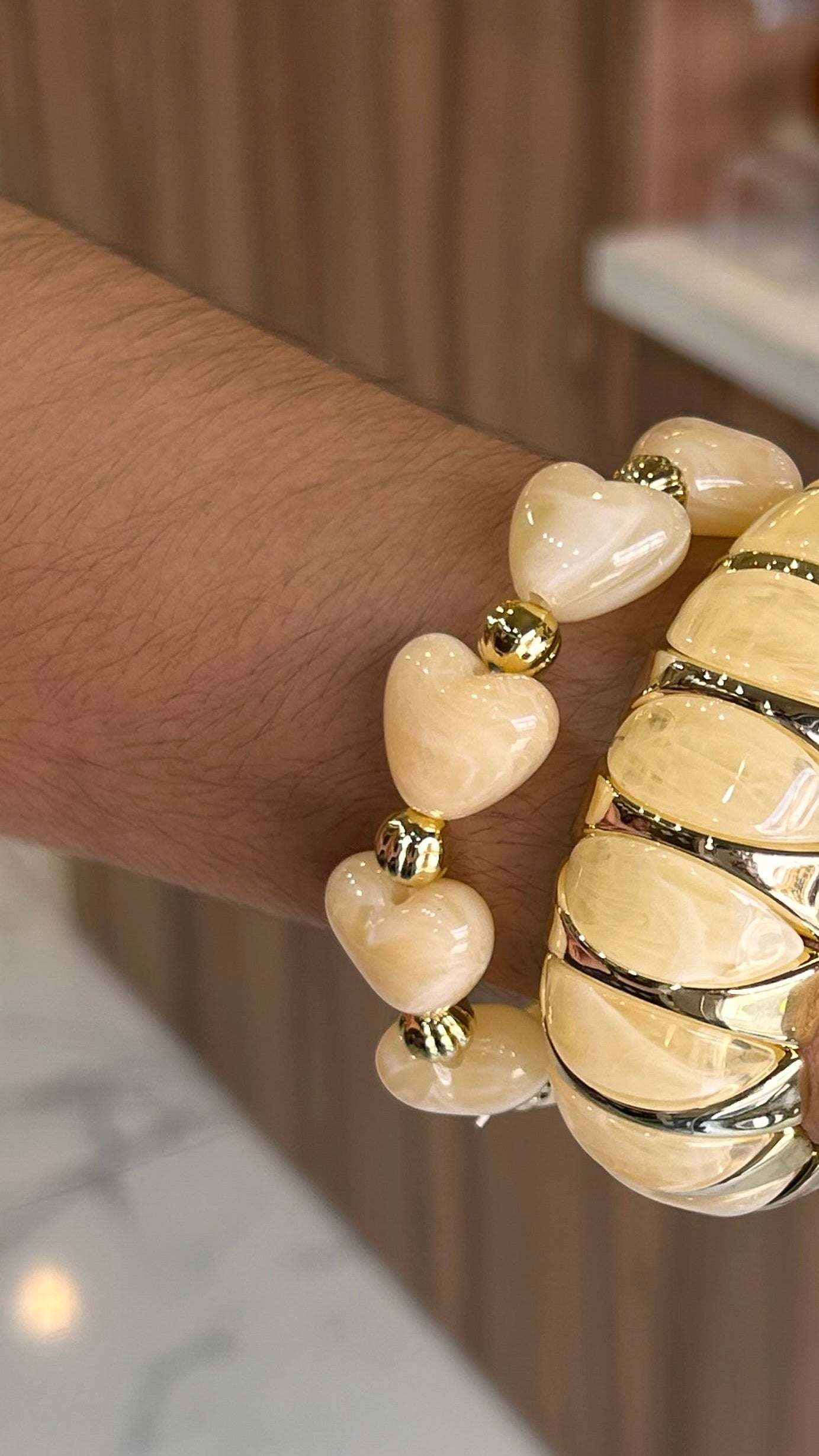 pulsera concha corazon beige