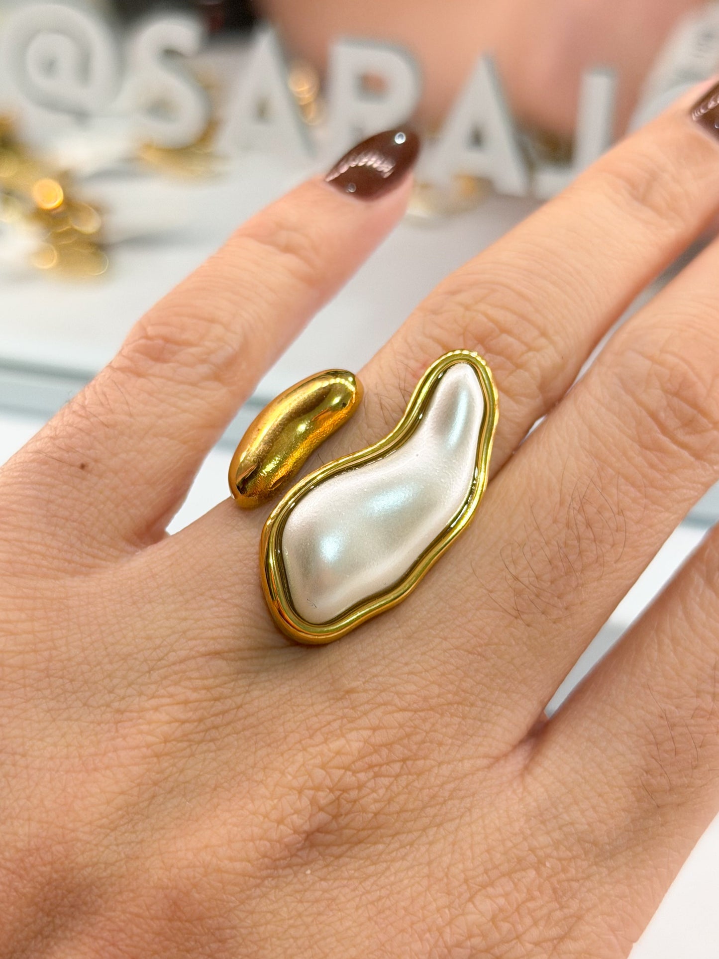 anillo dorado blanco