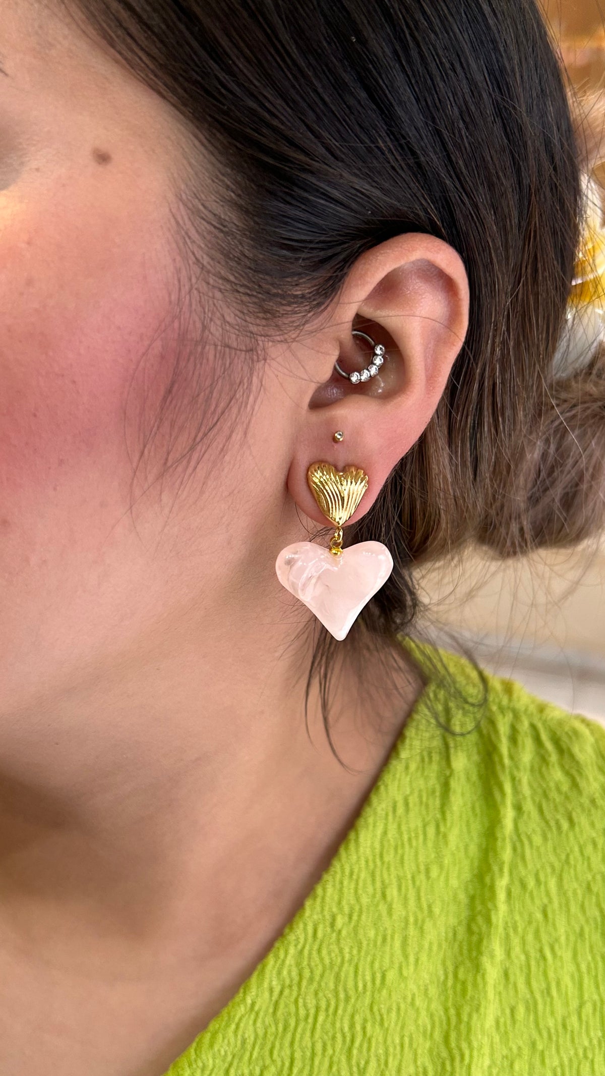 Aretes corazón acrílico rosa
