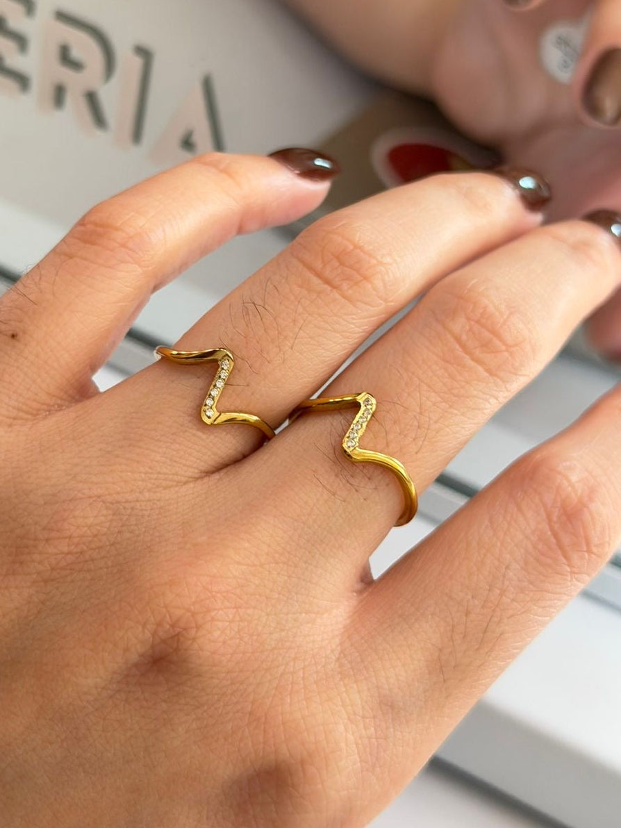 Anillo ondas dorado brillito