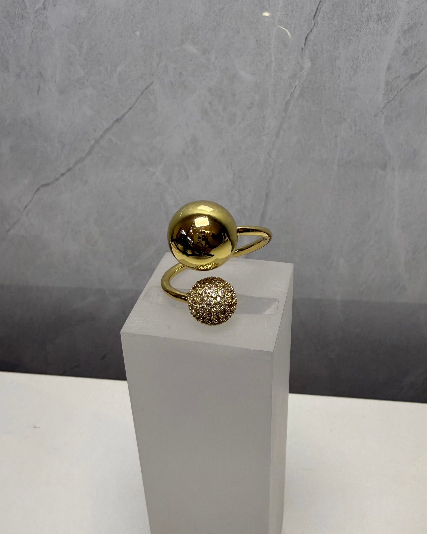 Anillo Dorado balls