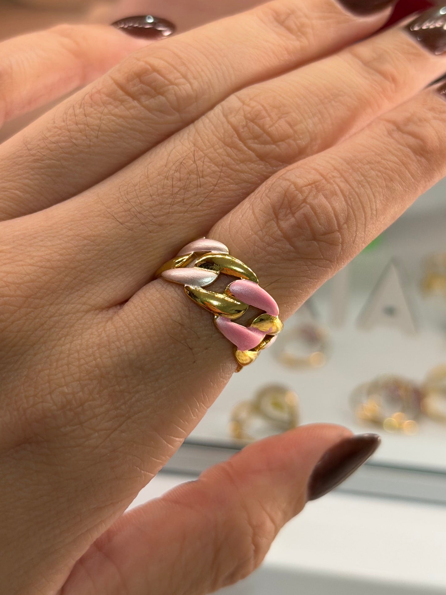 anillo eslabones rosado blanco