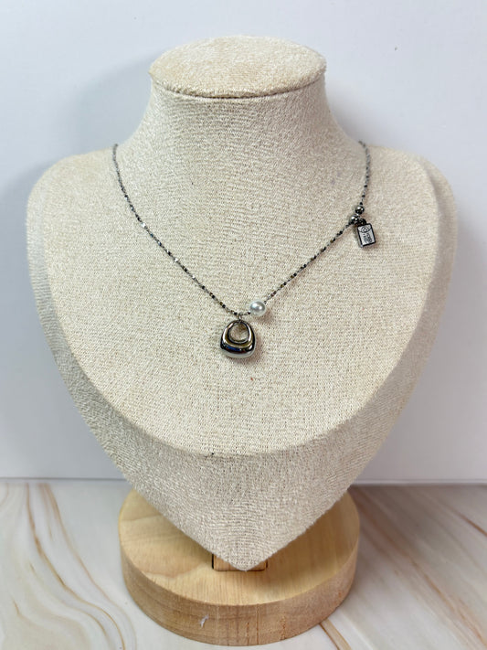 Collar bolsita perla plata