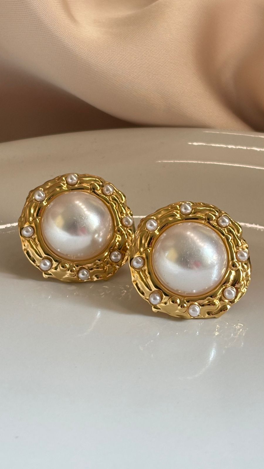 Aretes perla chunky dorado