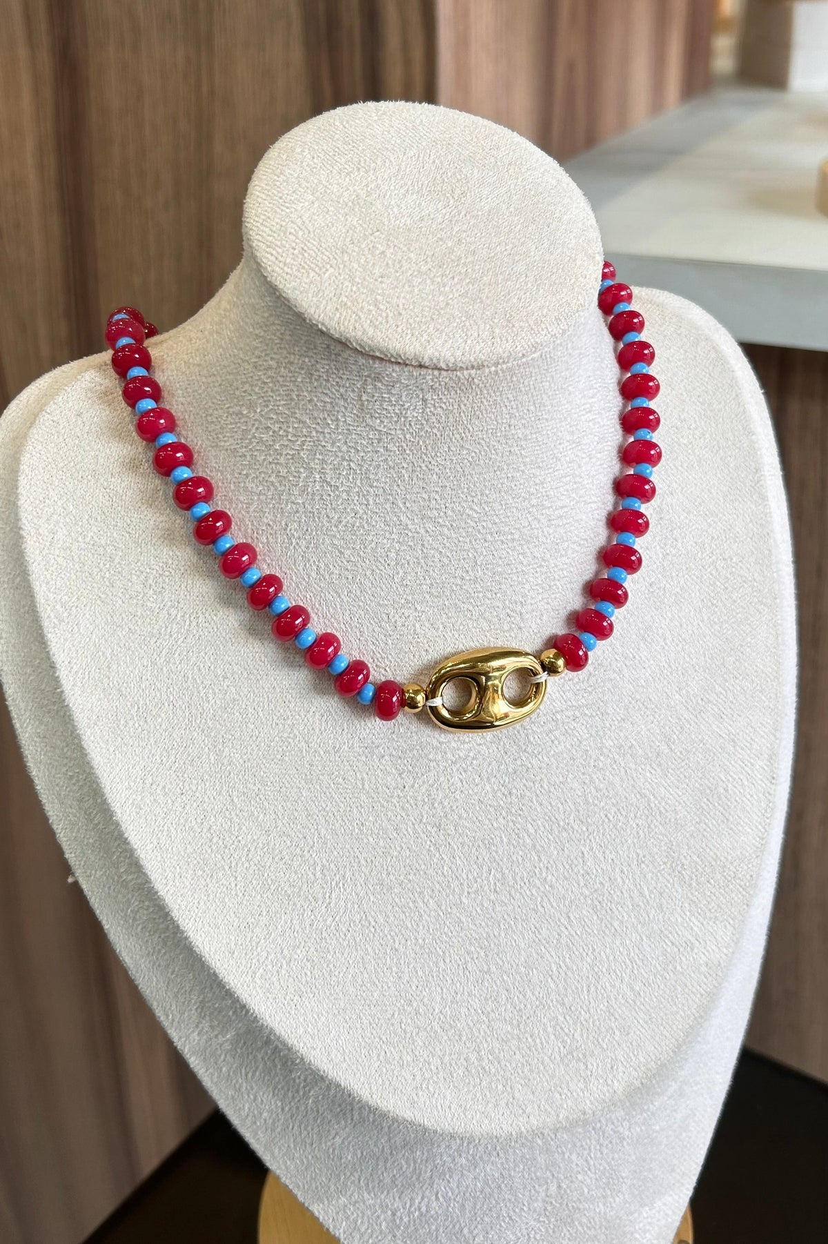 Collar corcho piedras fiusha azul