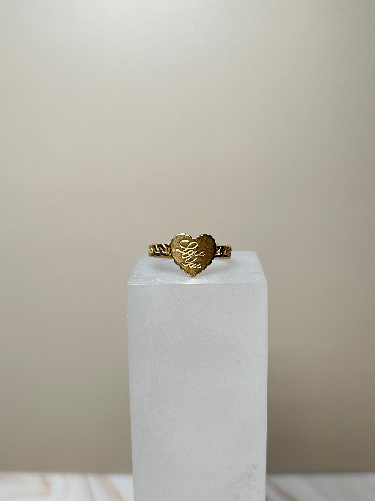 Anillo corazón entrelazado