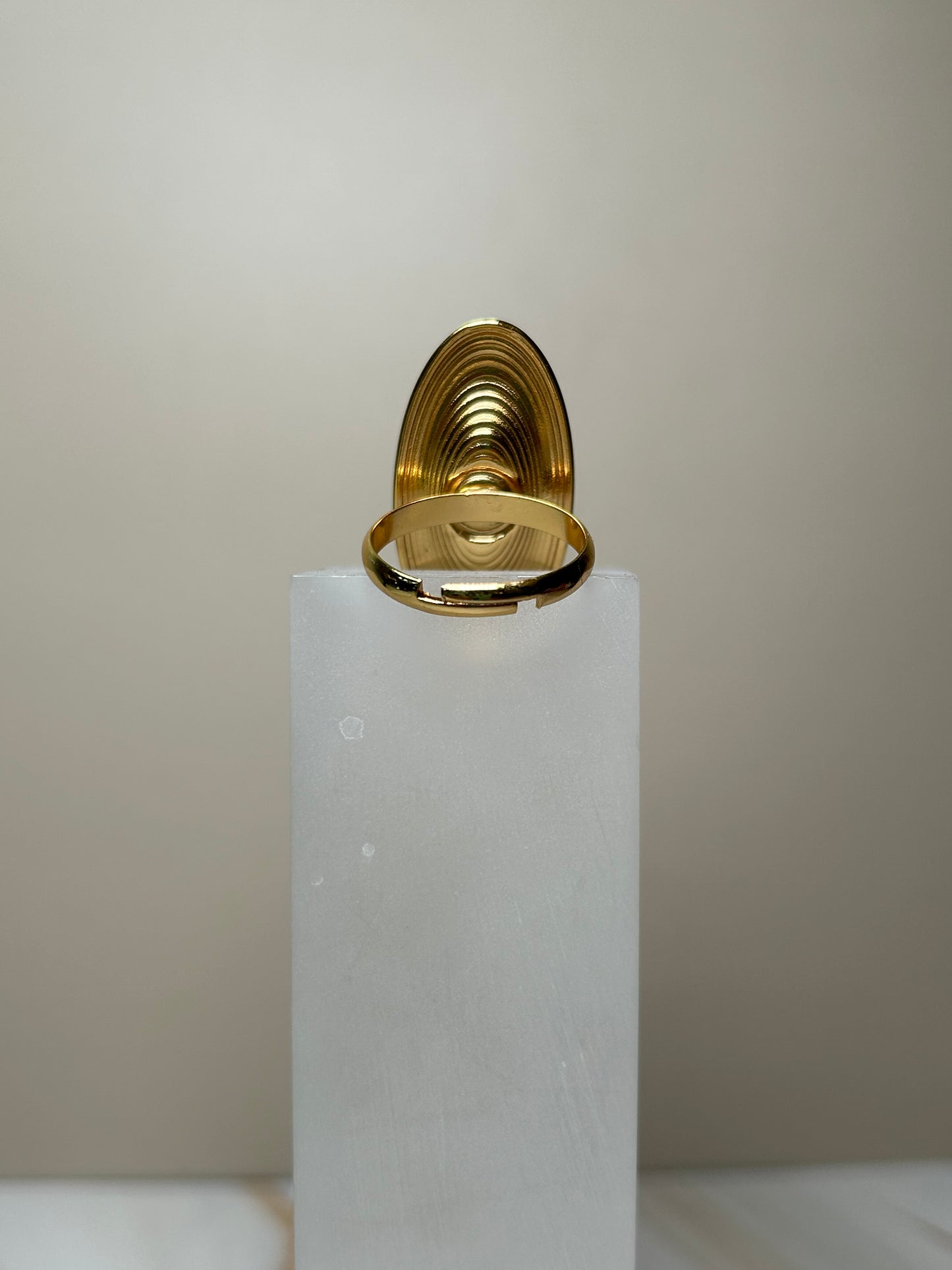 Anillo perla ovalada