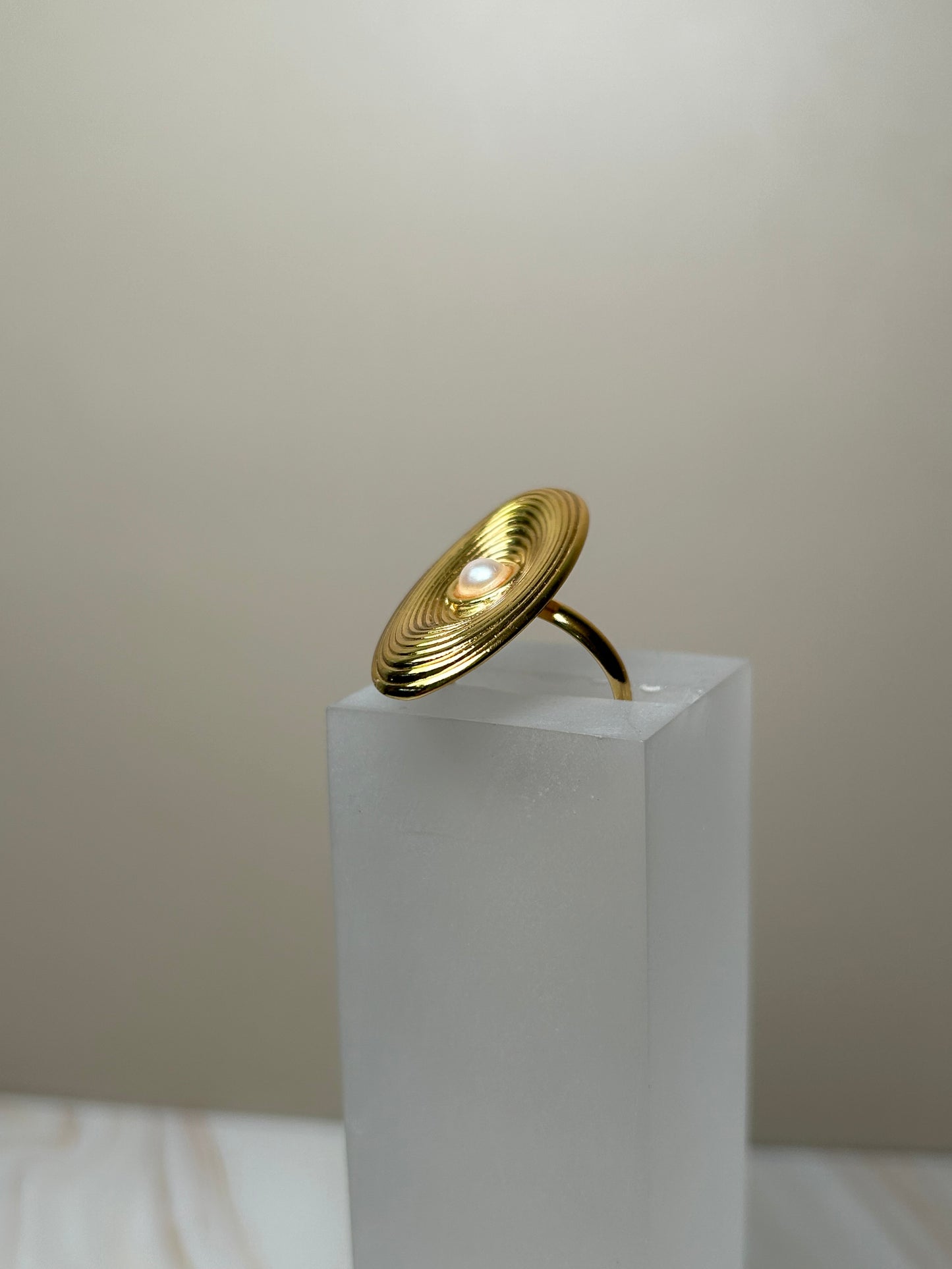 Anillo perla ovalada