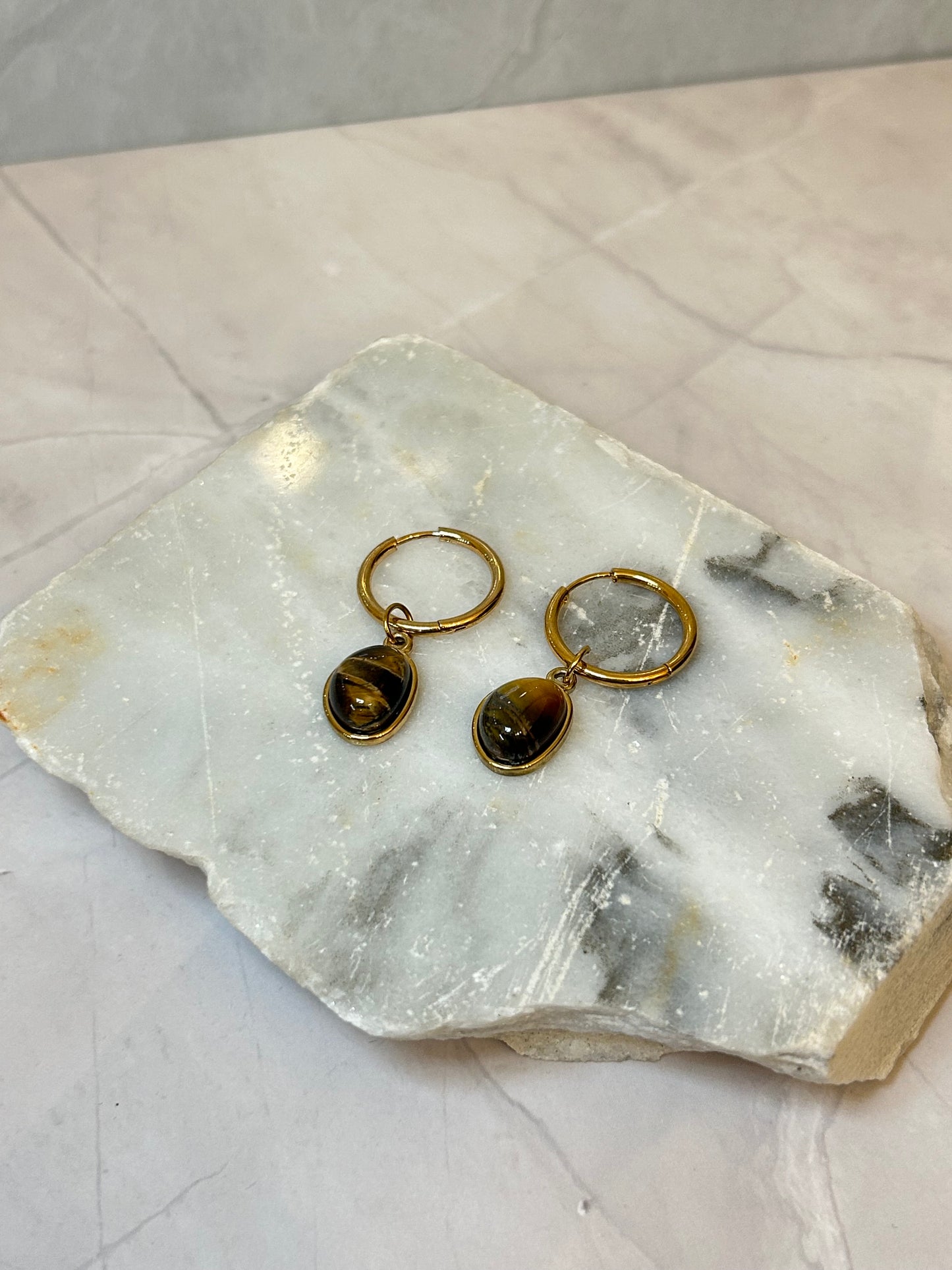 Aretes piedra marrón