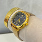 Reloj casio cuadrado dorado (fondo negro)