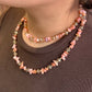 Collar corbatero de piedras hermosas color tonos rosados