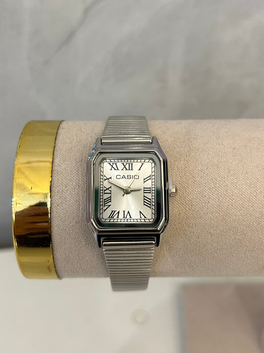 Reloj cuadrado mini casio plata