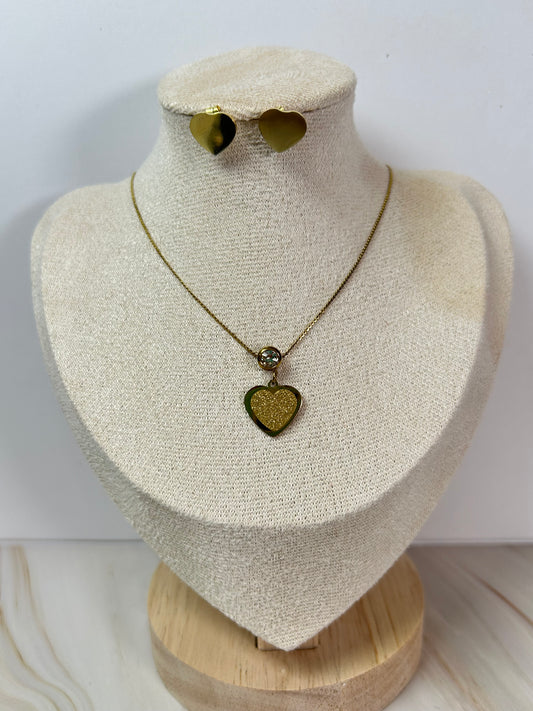Collar & Aretes corazón dorado