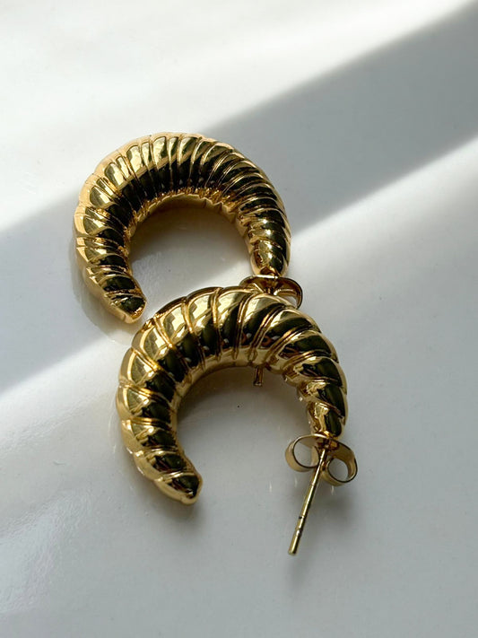 Aretes croissant dorados
