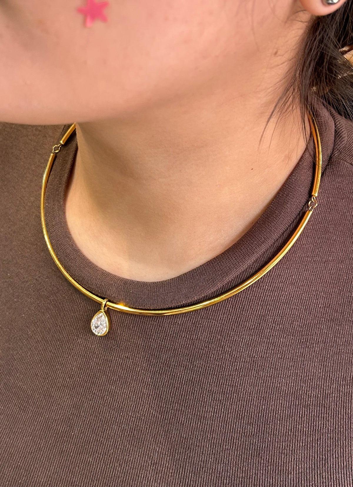 Collar regido dorado piedra gota