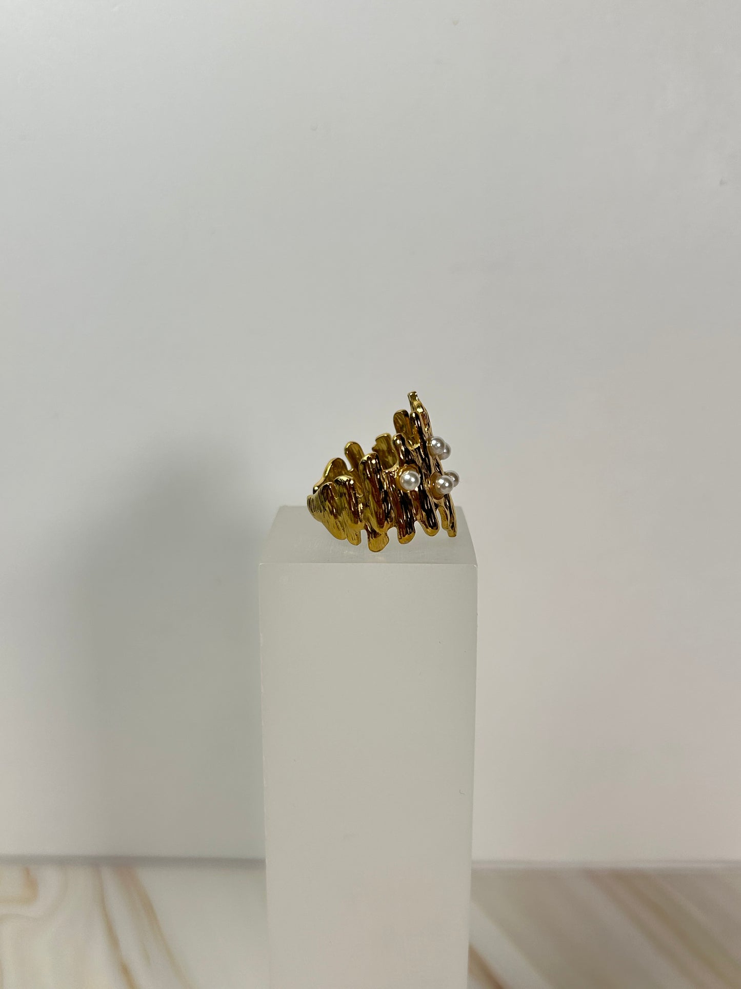 Anillo corona de perlas