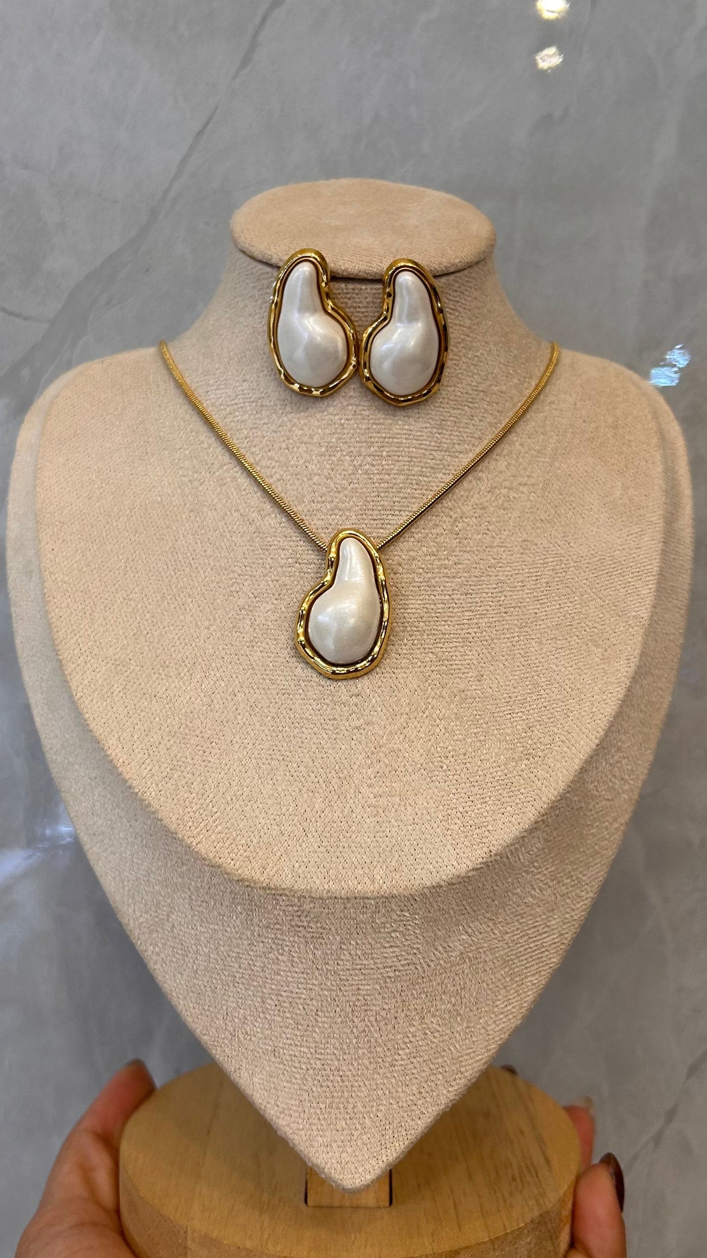 Collar & Aretes gota de perla