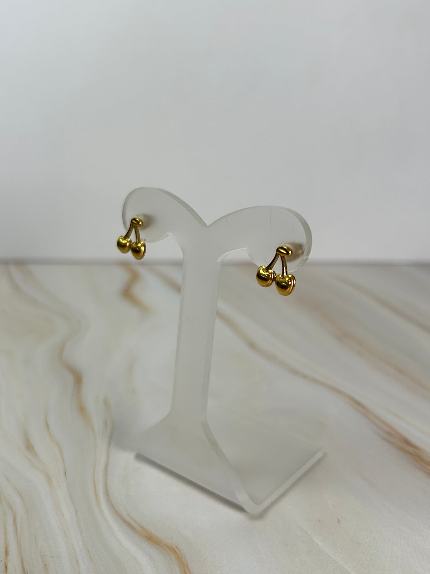 Aretes cereza dorado
