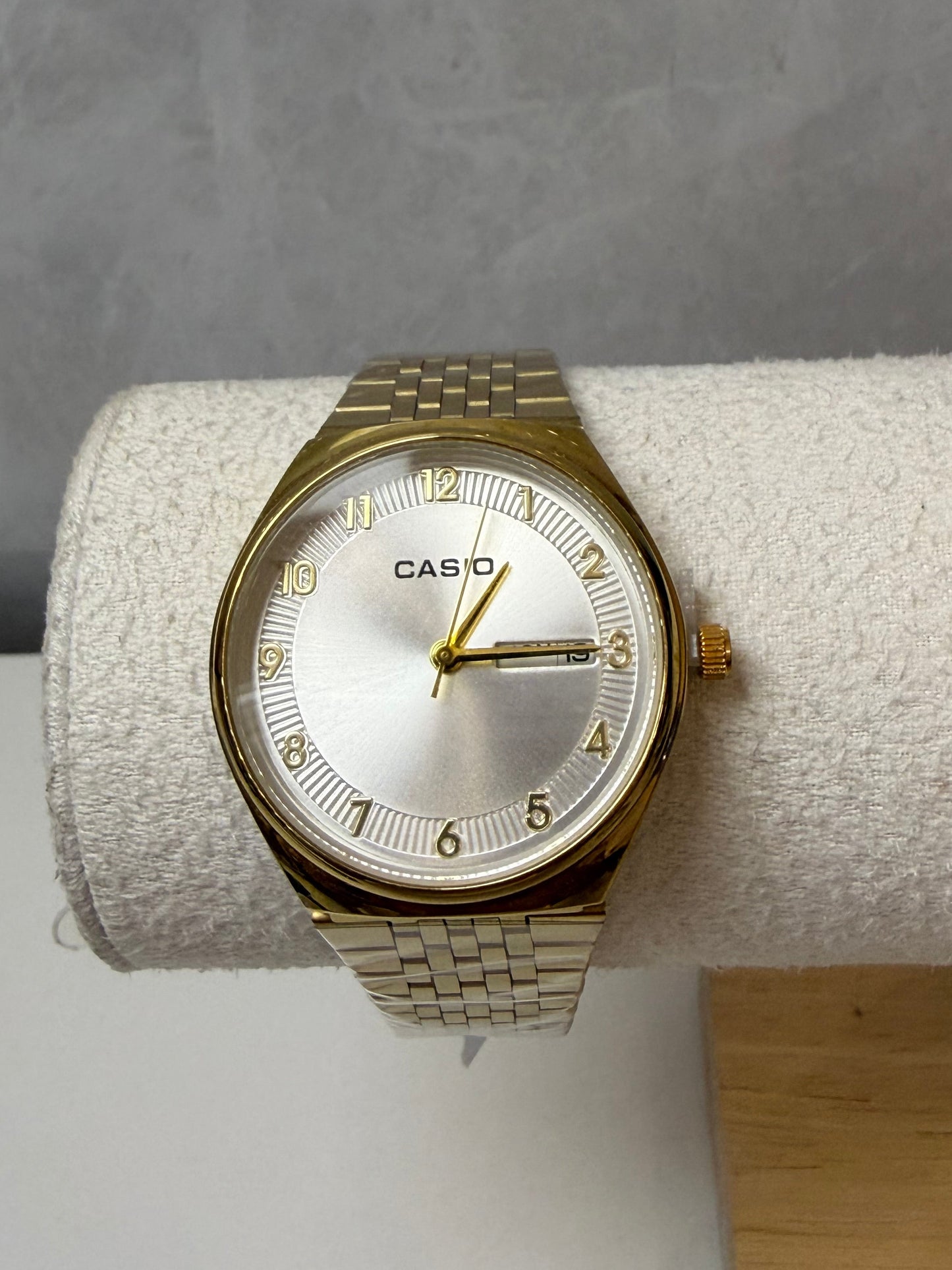 Reloj casio dorado blanco