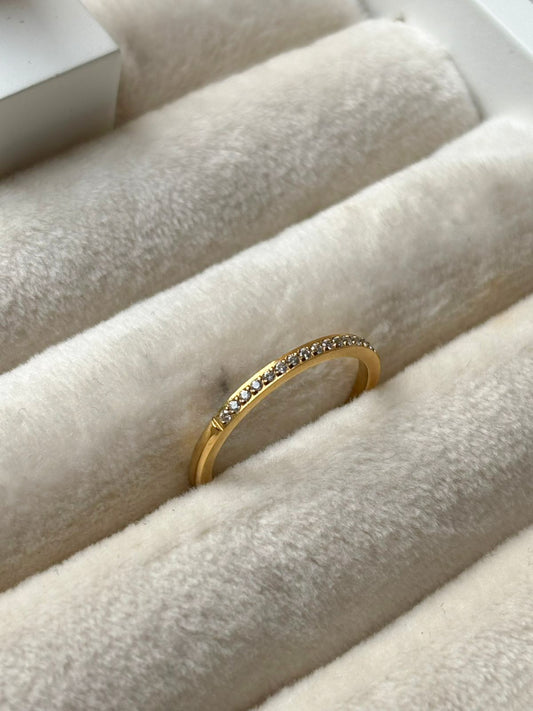 Anillo con brillito mitad
