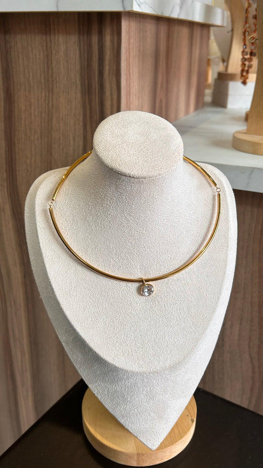 Collar regido dorado piedra ovalado