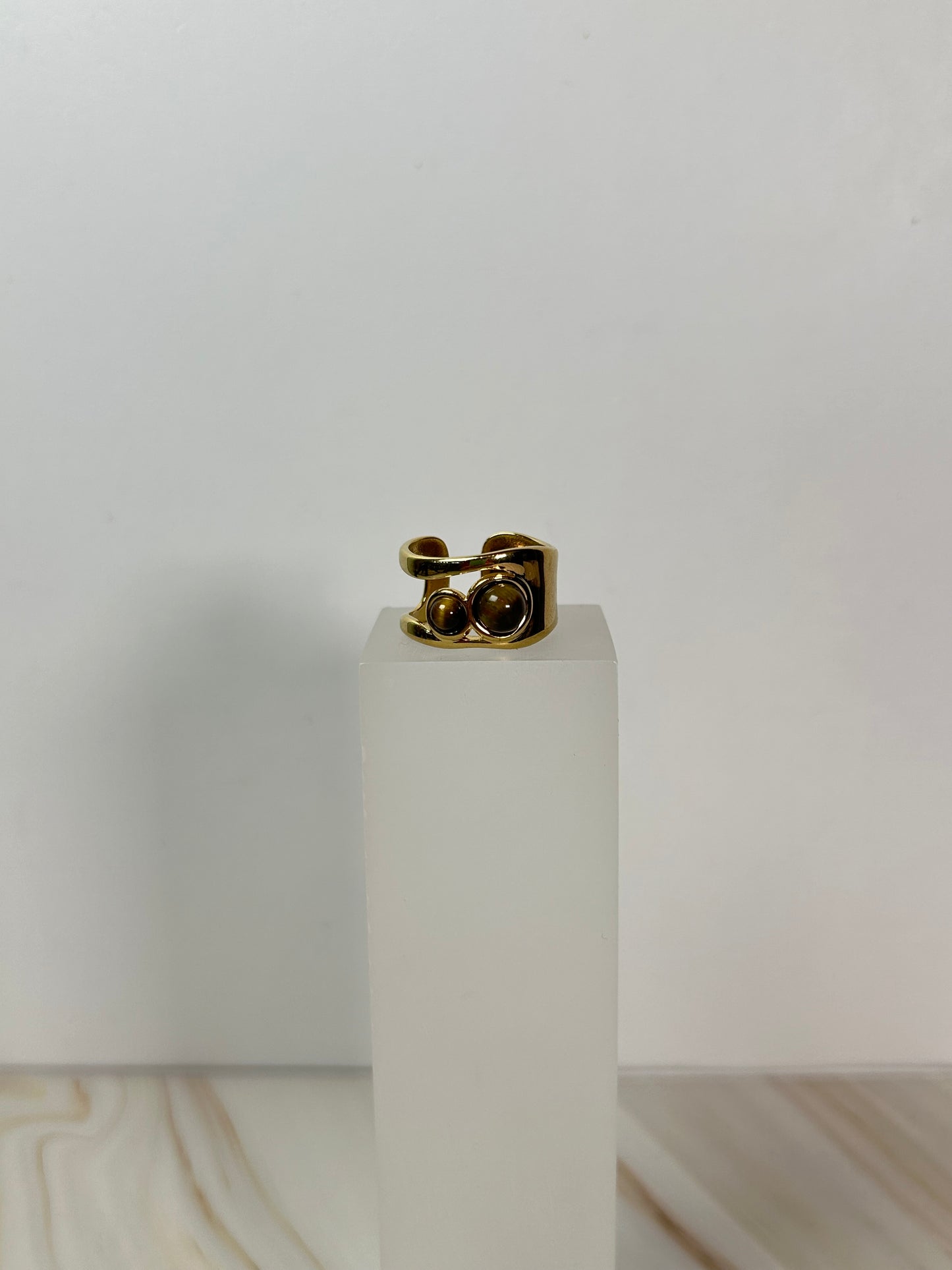 Anillo piedras café